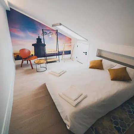 Aurora بيت شباب *