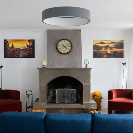 Aurora بيت شباب *