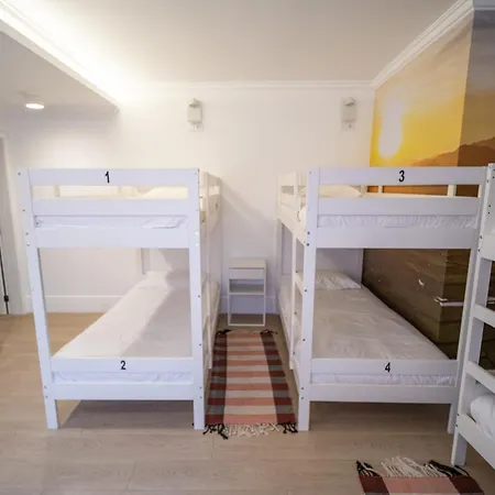 Hostal Aurora Hostel, Suítes, Quartos E Dormitórios No Coração De