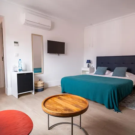 Hostal Aurora Hostel, Suítes, Quartos E Dormitórios No Coração De *